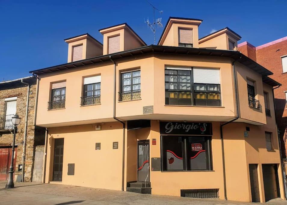 Apartamento En El Casco Antiguo De Ponferrada Eksteriør billede